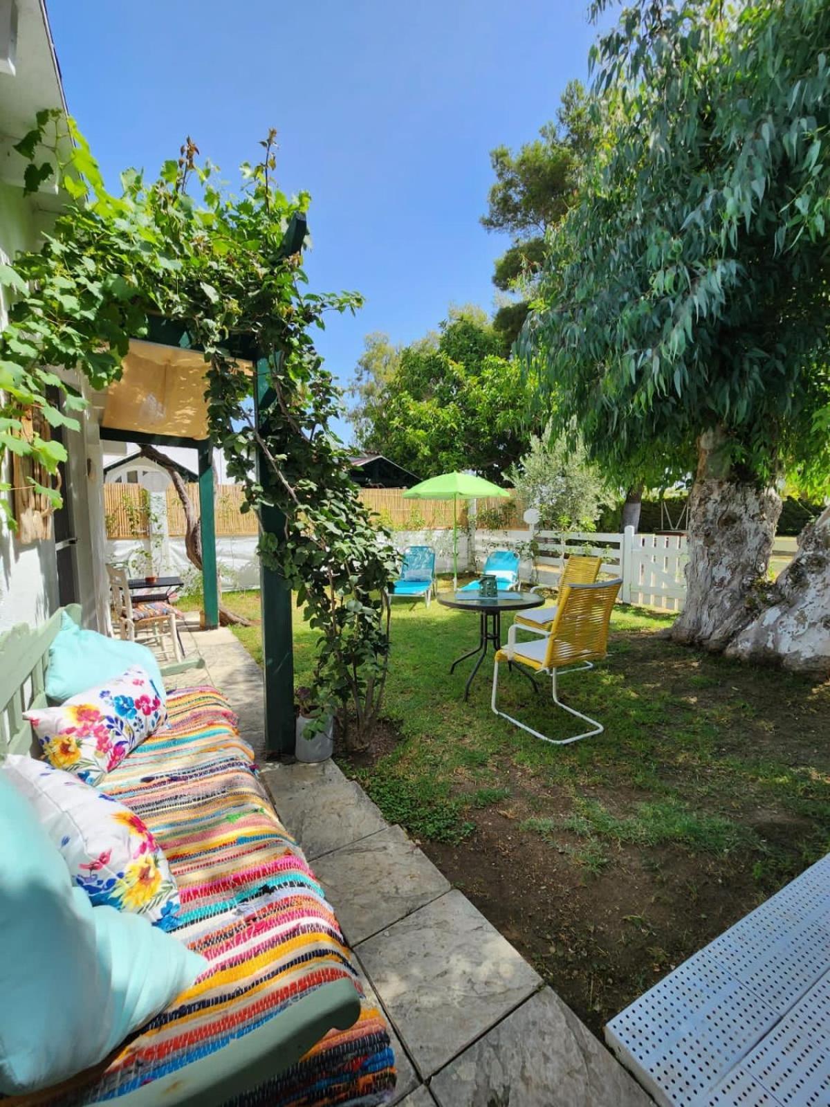 Under The Vine Garden House Apartment Platanion Exterior photo